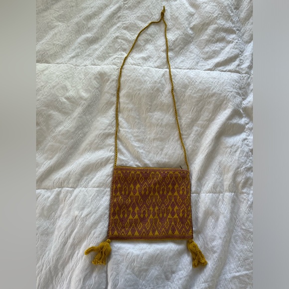 Never worn: Cloth pattern small purse